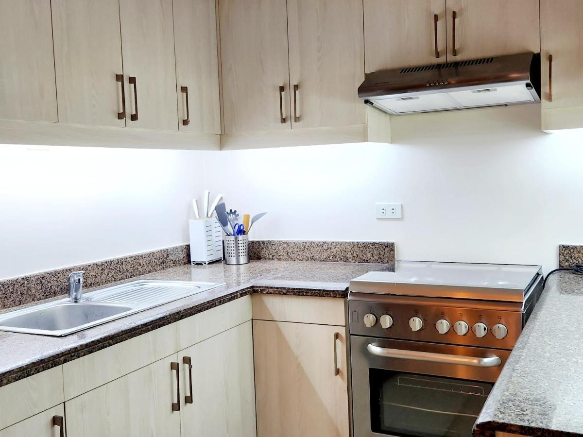 Casa Antonio At Fairway Terraces Family Penthouse 2Br Wi-Fi Nr Golf, Airport, Fort Bgc Manila Eksteriør billede